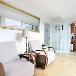 Luxury 3 Bed Royal Mile Apartment